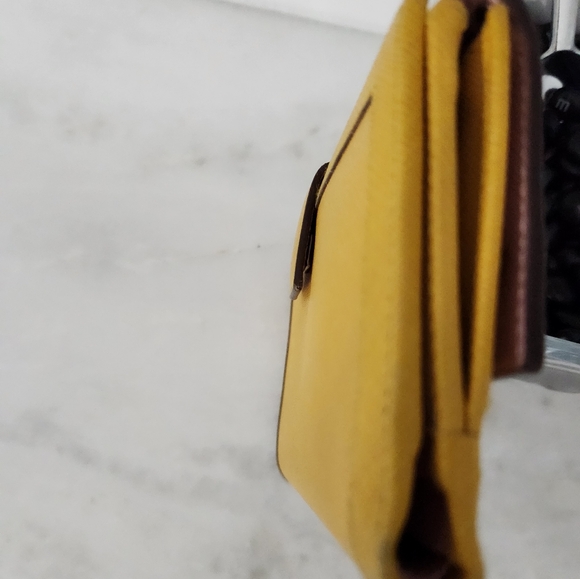 Salvatore Ferragamo Yellow Wallet On Chain - Picture 4 of 13